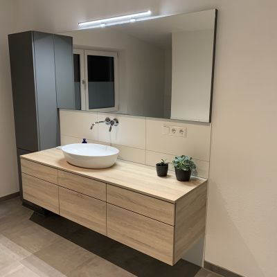 Badmöbel mit Aufsatz Becken