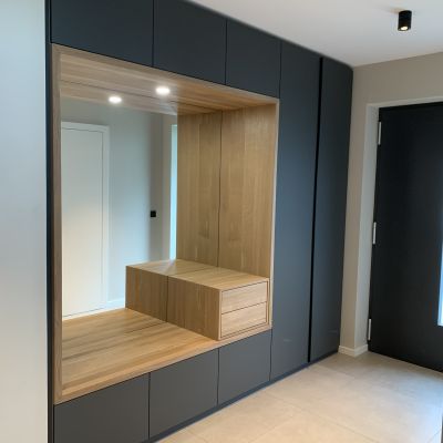 Garderobe mit großem Spiegel
